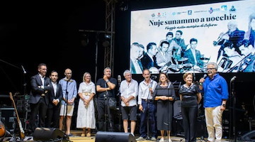 “Nuje sunamm a uocchie”: cronaca di un mix avvincente tra passato e presente della musica a Cetara
