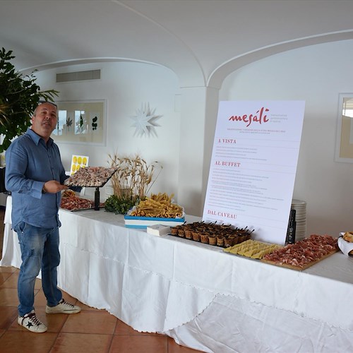 Cetara, all’Hotel Cetus presentata la guida eno-gastronomica dell’associazione Mesàli /FOTO