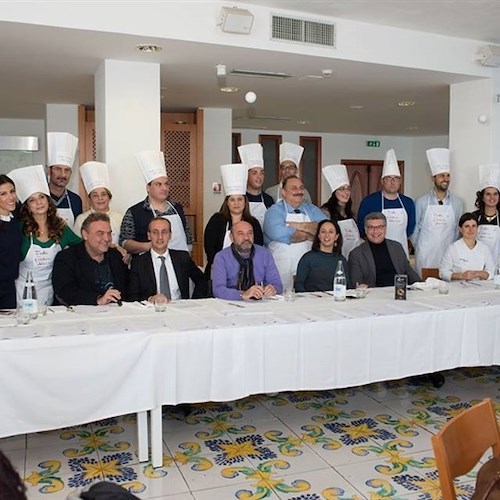 Cetara, con la Festa della colatura d'alici torna la sfida in cucina tra food blogger e giornalisti
