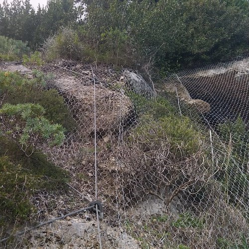 Cetara: restringimento momentaneo della carreggiata per messa in sicurezza. Domani ulteriori controlli [FOTO]