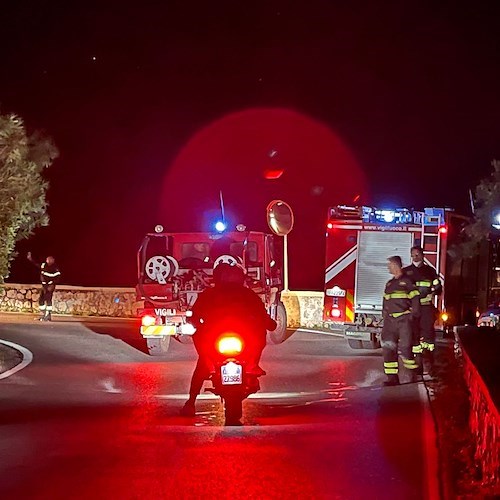 Maiori, incendio sulle colline che sovrastano Salicerchie /FOTO e VIDEO