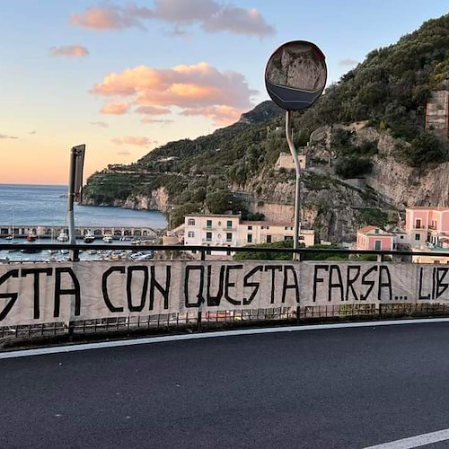 Salernitana, spunta a Cetara striscione di protesta: "Basta con questa farsa, liberatela"