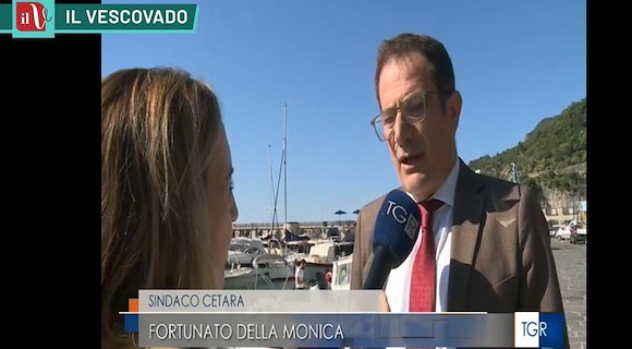 A Cetara braccio di ferro tra Comune e Capitaneria. Il sindaco Della Monica: «Così si mette in ginocchio il paese» [VIDEO]