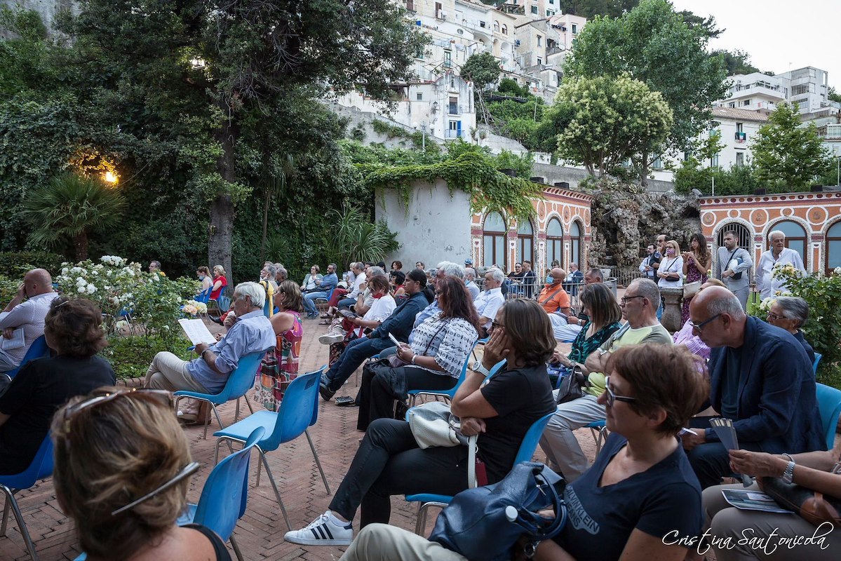Cetara News - ..incostieraamalfitana.it 2023 omaggia Neruda, Battisti,  Troisi. Dal 19 maggio al 16 luglio le Notti del Libro